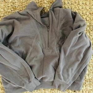 super cute cropped half zip up!